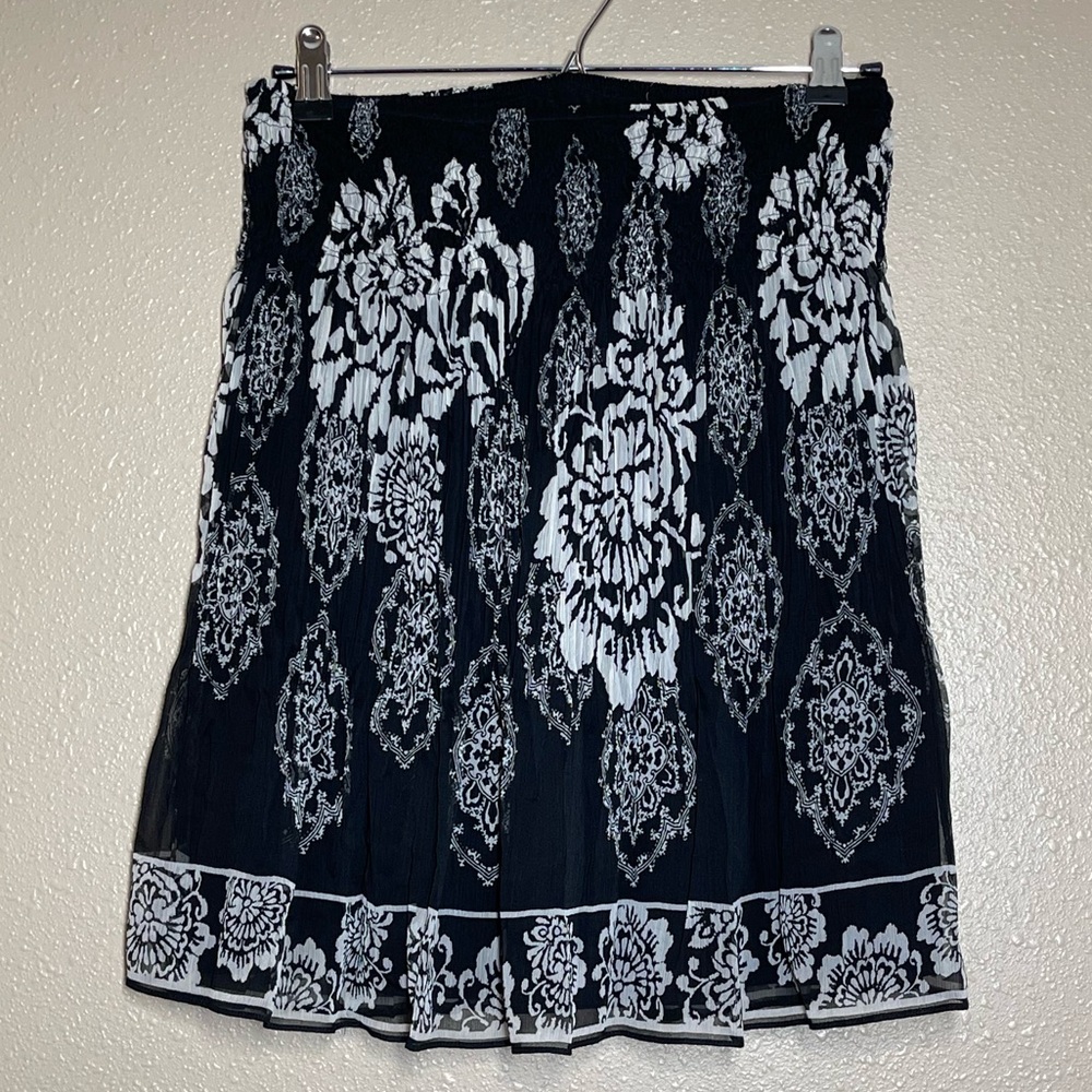 White House Black Market Black And Cream Floral Skirt XS - Picture 1 of 7
